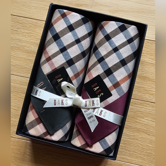 [NEW]Daks Set of 2 handkerchiefs - Picture 2 of 4